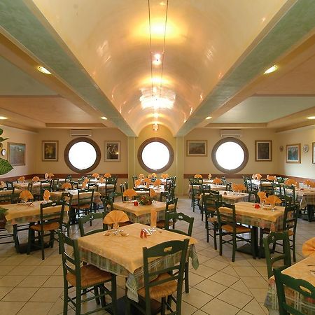 Hotel Ristorante Il Pirata San Vito di Leguzzano Luaran gambar