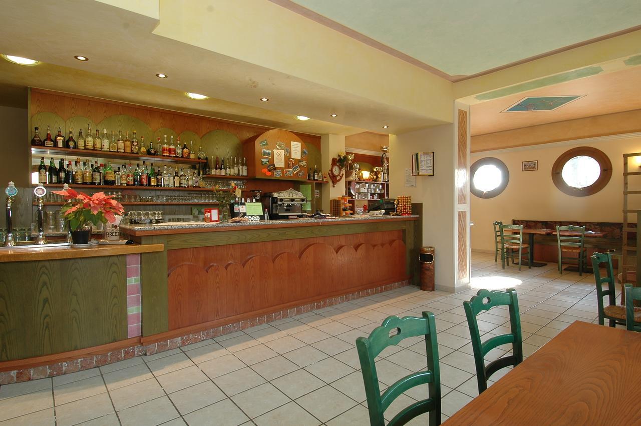 Hotel Ristorante Il Pirata San Vito di Leguzzano Luaran gambar