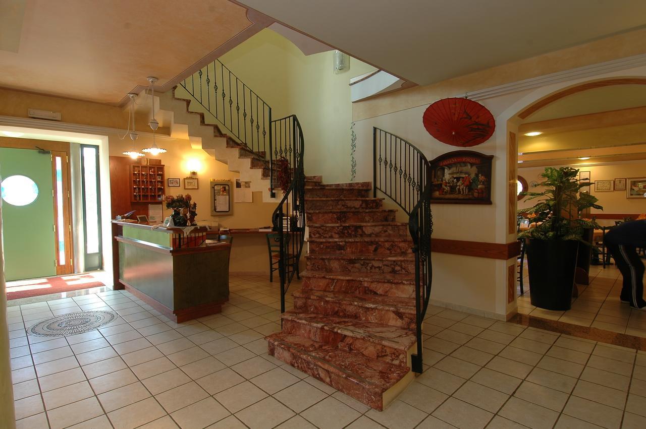 Hotel Ristorante Il Pirata San Vito di Leguzzano Luaran gambar