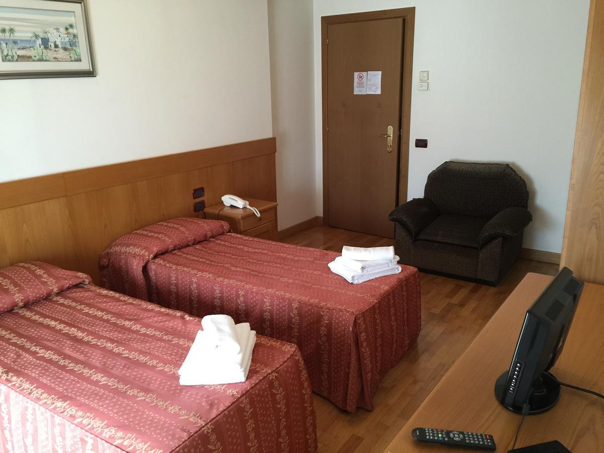 Hotel Ristorante Il Pirata San Vito di Leguzzano Luaran gambar