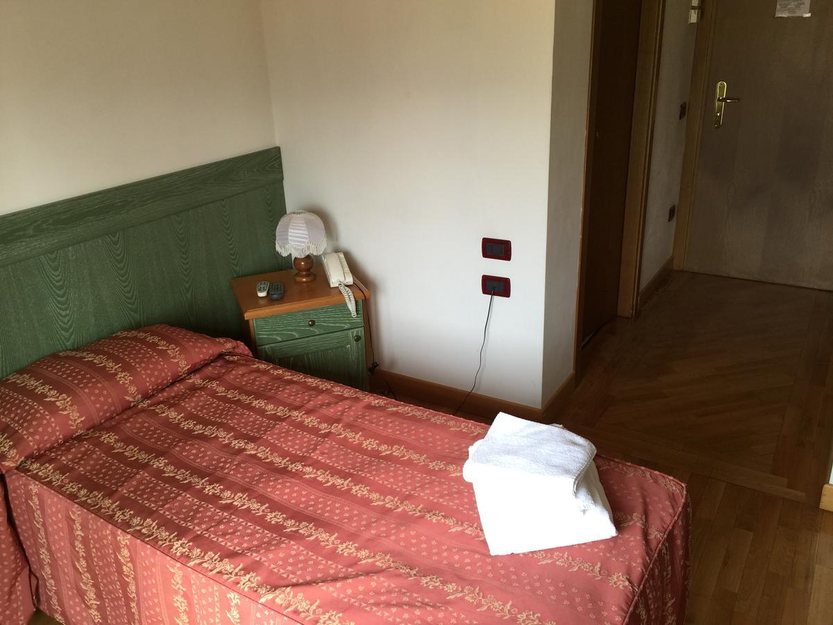 Hotel Ristorante Il Pirata San Vito di Leguzzano Luaran gambar