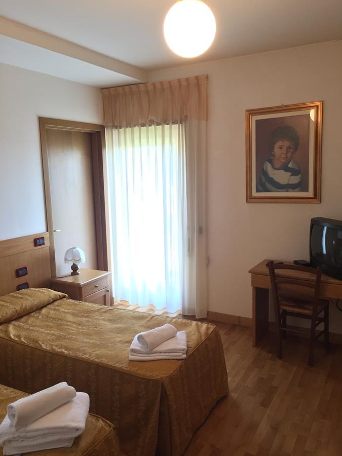 Hotel Ristorante Il Pirata San Vito di Leguzzano Luaran gambar