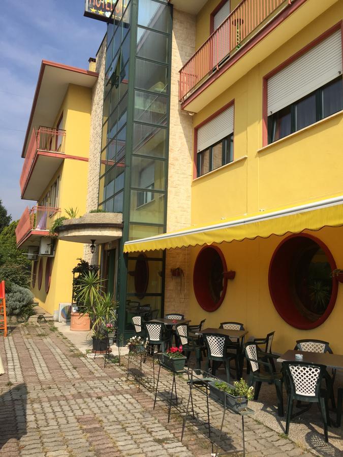 Hotel Ristorante Il Pirata San Vito di Leguzzano Luaran gambar